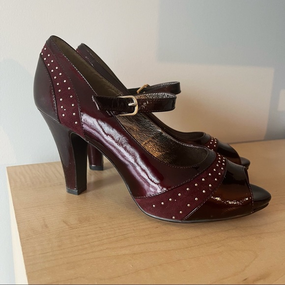 Sofft Burgundy Open Toed Peep Toe Studded Buckle Heels Pumps - Picture 3 of 5
